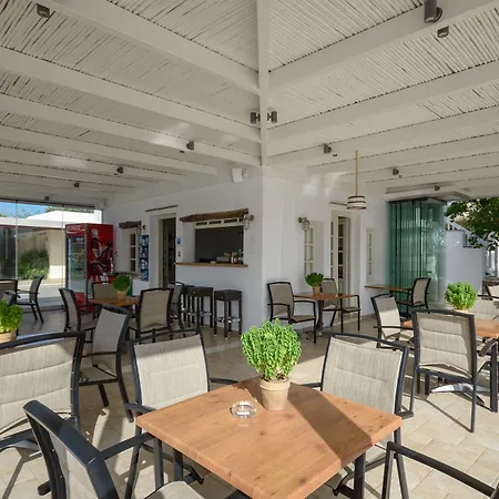 Birikos & شقة فندقية 4*